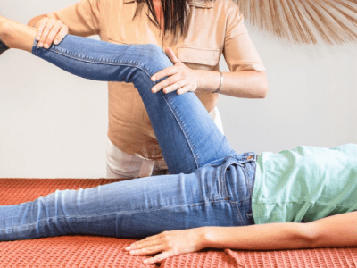 Pourquoi intégrer les pratiques holistiques comme la kinésiologie dans notre quotidien en France&nbsp;?